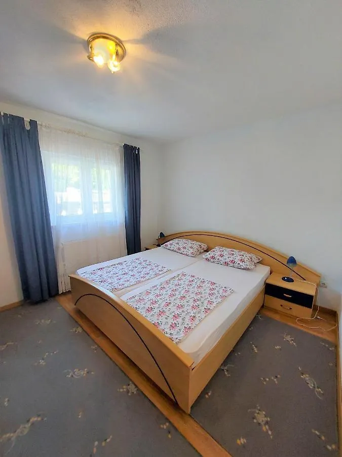 Apartmani Crikvenica 33104 - Krajinovic