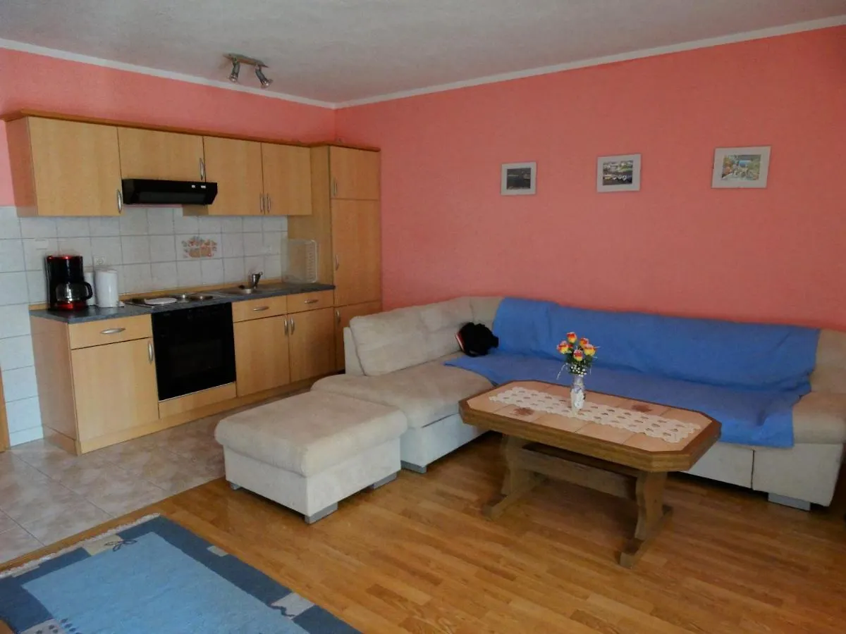 Apartmani Crikvenica 33104 - Krajinovic 0*,
