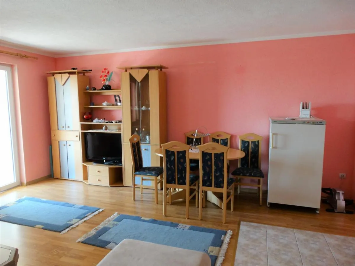 Apartmani Crikvenica 33104 - Krajinovic 0*,  Croatia