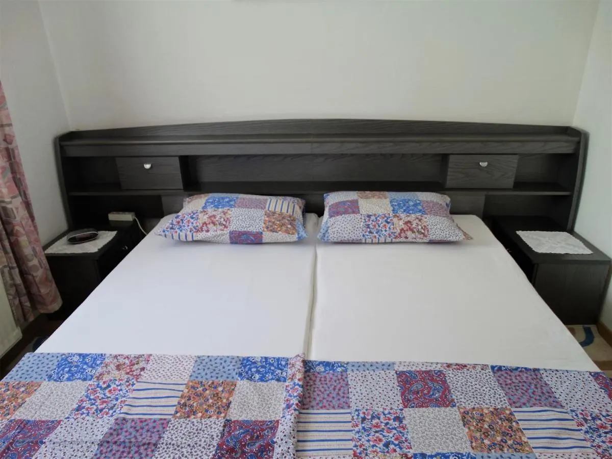 Apartmani Crikvenica 33104 - Krajinovic Apartment